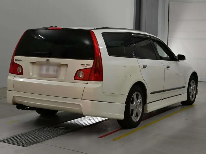 Nissan Stagea 250RX FOUR 4WD · 2001 – Weitere Ansicht (Auktionsfoto)