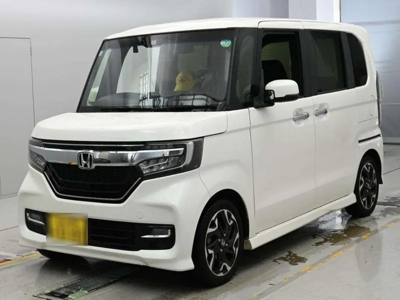 Honda N-BOX Custom Turbo G*L TURBO HONDA SENSING · 2017 – Außenansicht (Auktionsfoto)