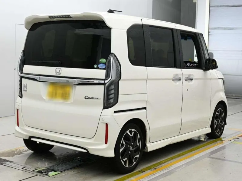Honda N-BOX Custom Turbo G*L TURBO HONDA SENSING · 2017 – Weitere Ansicht (Auktionsfoto)