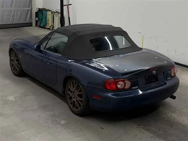 Mazda Roadster MX-5 M · 2001 – Weitere Ansicht (Auktionsfoto)