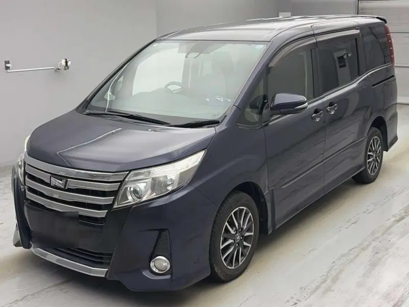 Toyota Noah Si 4WD · 2016 – Außenansicht (Auktionsfoto)