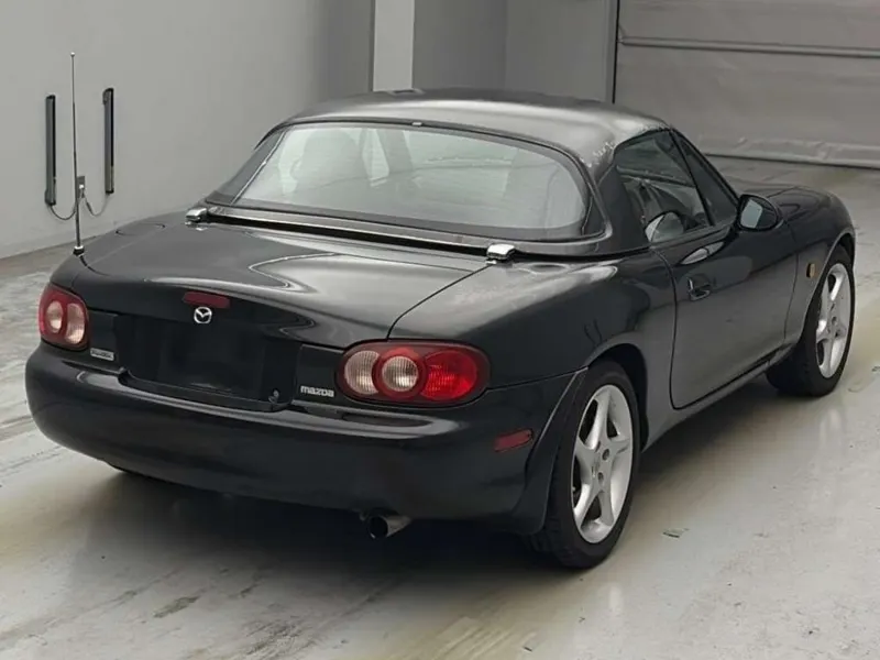 Mazda Roadster MX-5 RS · 2002 – Weitere Ansicht (Auktionsfoto)