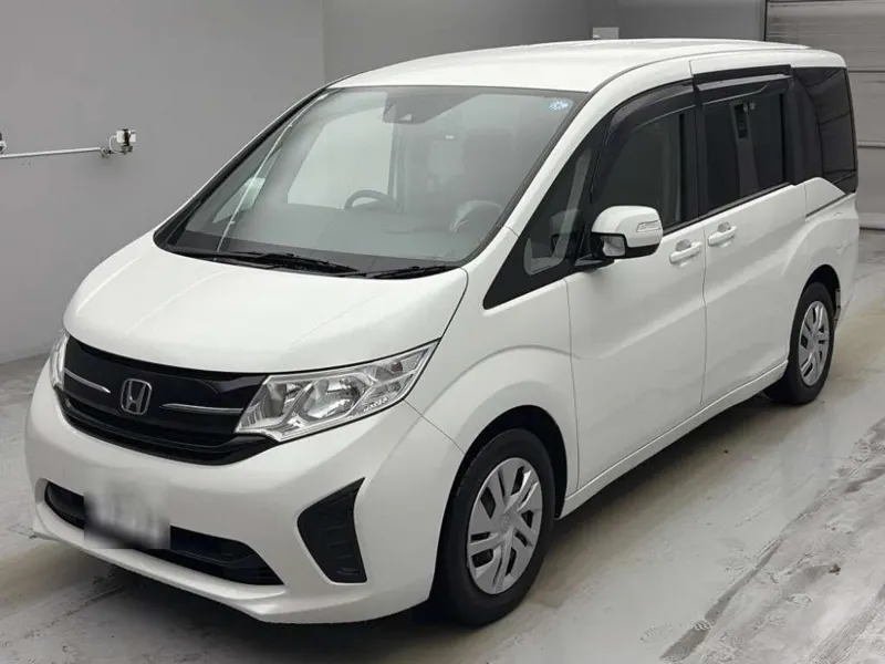 Honda Stepwgn B HONDA SENSING4WD  обзор комплектаций · 2018 – Außenansicht (Auktionsfoto)