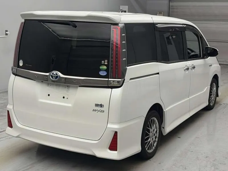 Toyota Noah HV Si WxB  обзор комплектаций · 2018 – Weitere Ansicht (Auktionsfoto)