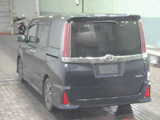 Toyota Noah Si WxB  обзор комплектаций · 2018 – Weitere Ansicht (Auktionsfoto)