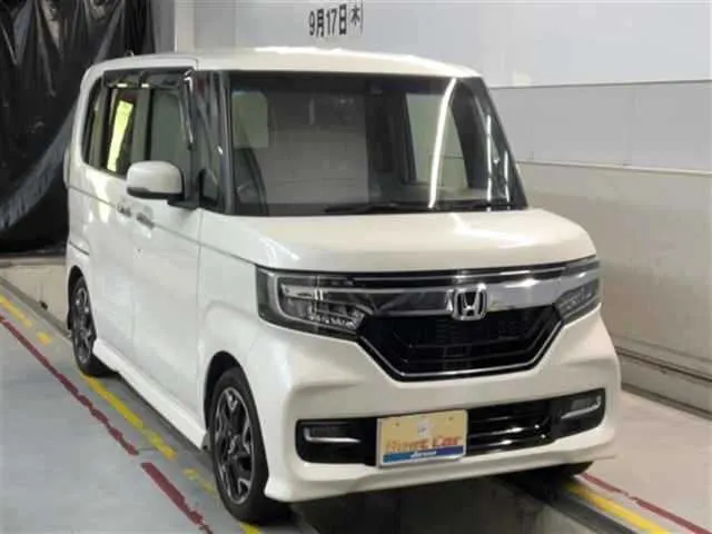 Honda N-BOX Custom Turbo G*EX TURBO HONDA SENSING2WD · 2018 – Außenansicht (Auktionsfoto)