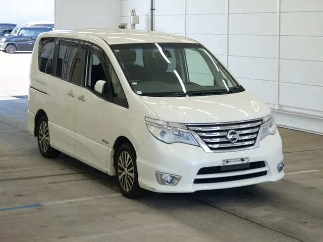 Nissan Serena HIGHWAY STAR V SELECTION +SEIFTIS-HV · 2015 – Außenansicht (Auktionsfoto)