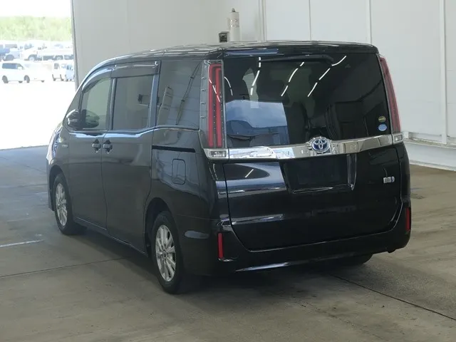 Toyota Noah G  обзор комплектаций · 2017 – Weitere Ansicht (Auktionsfoto)