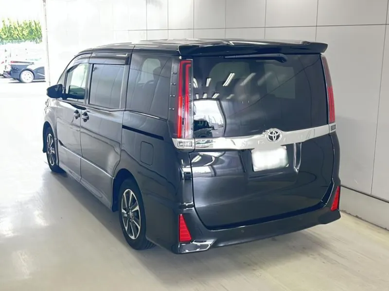 Toyota Noah Si  обзор комплектаций · 2020 – Weitere Ansicht (Auktionsfoto)
