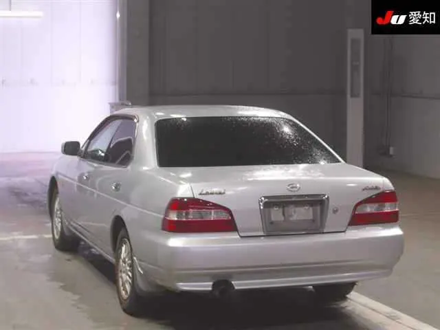 Nissan LAUREL MEDALIST NAVI EDITION 2 · 2001 – Weitere Ansicht (Auktionsfoto)