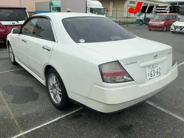 Nissan GLORIA GRAN TURISMO 250S · 2001 – Weitere Ansicht (Auktionsfoto)