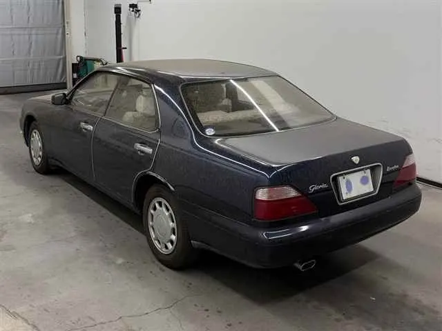 Nissan GLORIA BROUGHAM J · 1996 – Weitere Ansicht (Auktionsfoto)