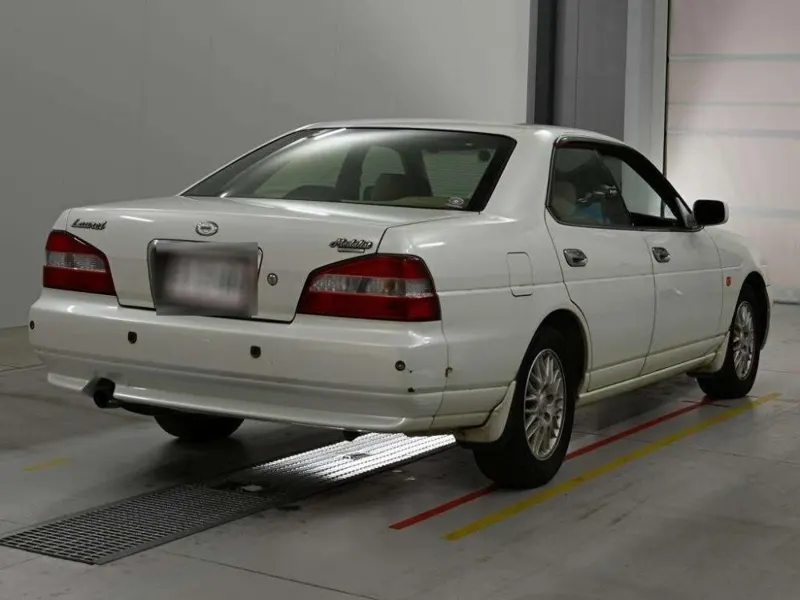 Nissan LAUREL MEDALIST SELENIUM SHEAR NAVI ED · 2002 – Weitere Ansicht (Auktionsfoto)