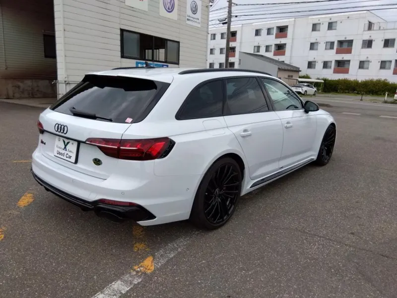 Audi RS4 AVANTE BASE GRADE · 2021 – Weitere Ansicht (Auktionsfoto)