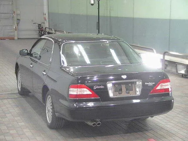 Nissan GLORIA GRAN TURISMO · 1998 – Weitere Ansicht (Auktionsfoto)