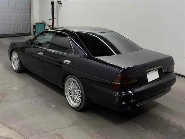 Nissan LAUREL MEDALIST SELENIUM SHEAR NAVI EDITION · 2002 – Weitere Ansicht (Auktionsfoto)