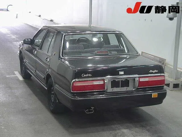 Nissan CEDRIC BROUGHAM · 1996 – Weitere Ansicht (Auktionsfoto)