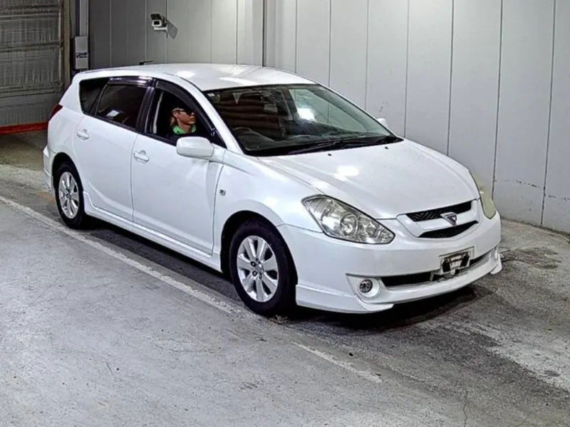 Toyota CALDINA 1.8Z L EDITION · 2004 – Außenansicht (Auktionsfoto)