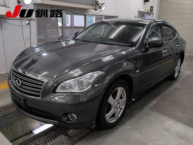 Nissan FUGA 370GT FOUR · 2013 – Außenansicht (Auktionsfoto)