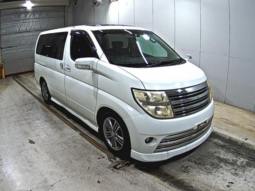 Nissan ELGRAND RIDER ALPHA . · 2007 – Außenansicht (Auktionsfoto)