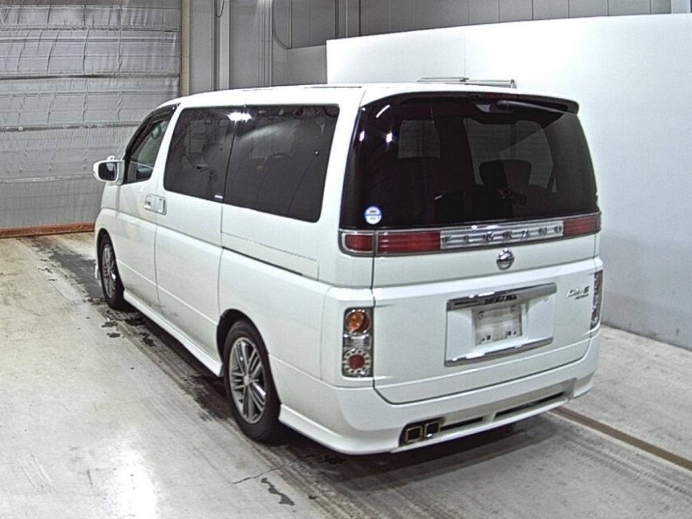 Nissan ELGRAND RIDER ALPHA . · 2007 – Weitere Ansicht (Auktionsfoto)