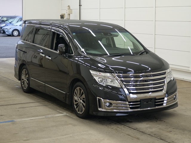 Nissan ELGRAND RIDER BLACK LINE · 2019 – Außenansicht (Auktionsfoto)
