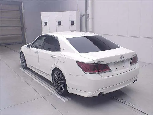 Toyota CROWN ATHLETE S · 2013 – Weitere Ansicht (Auktionsfoto)