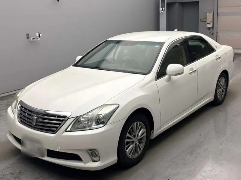 Toyota CROWN 2.5 ROYAL SALOON PREMIUM MED · 2012 – Außenansicht (Auktionsfoto)