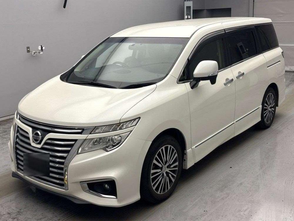 Nissan ELGRAND 250 HIGHWAY STAR S · 2017 – Außenansicht (Auktionsfoto)