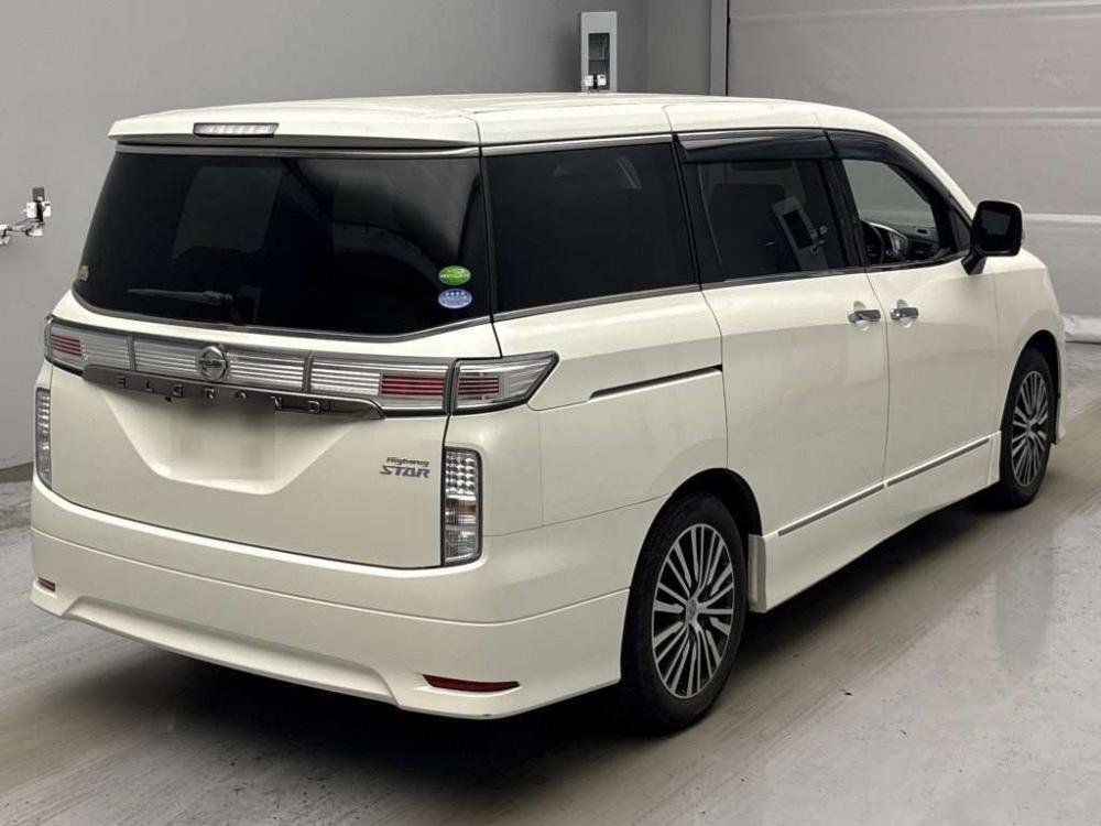 Nissan ELGRAND 250 HIGHWAY STAR S · 2017 – Weitere Ansicht (Auktionsfoto)
