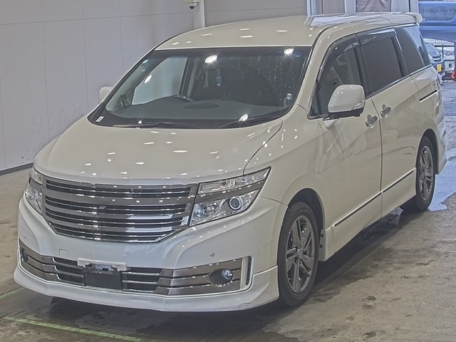 Nissan ELGRAND 4WD · 2012 – Außenansicht (Auktionsfoto)