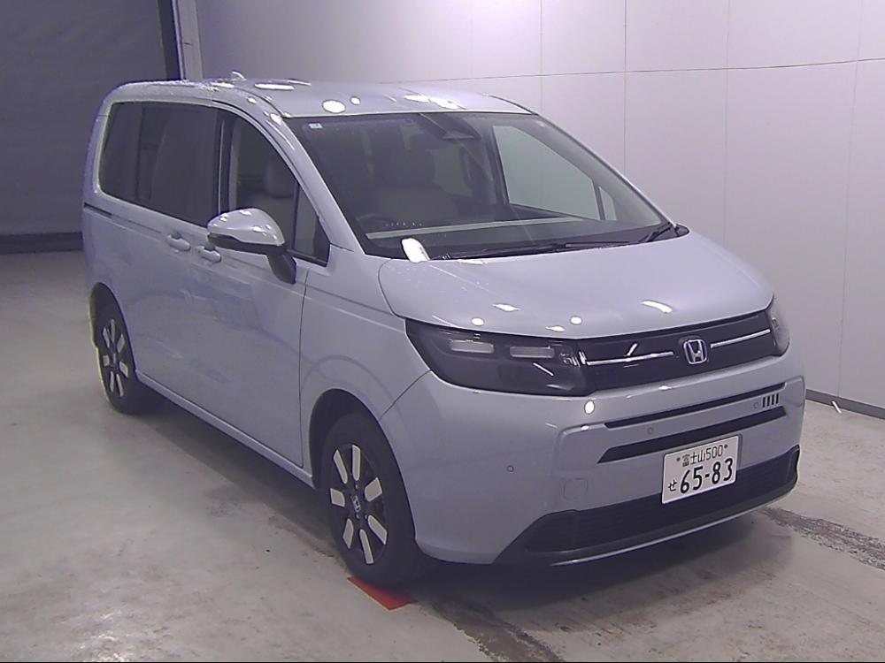 Honda FREED 4WD E:HEV AIR EX 6 PERSON · 2025 – Außenansicht (Auktionsfoto)