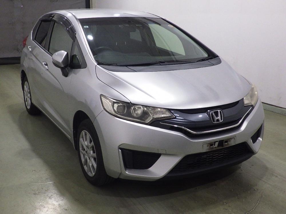 Honda FIT 4WD 13G L PACKAGE · 2015 – Außenansicht (Auktionsfoto)