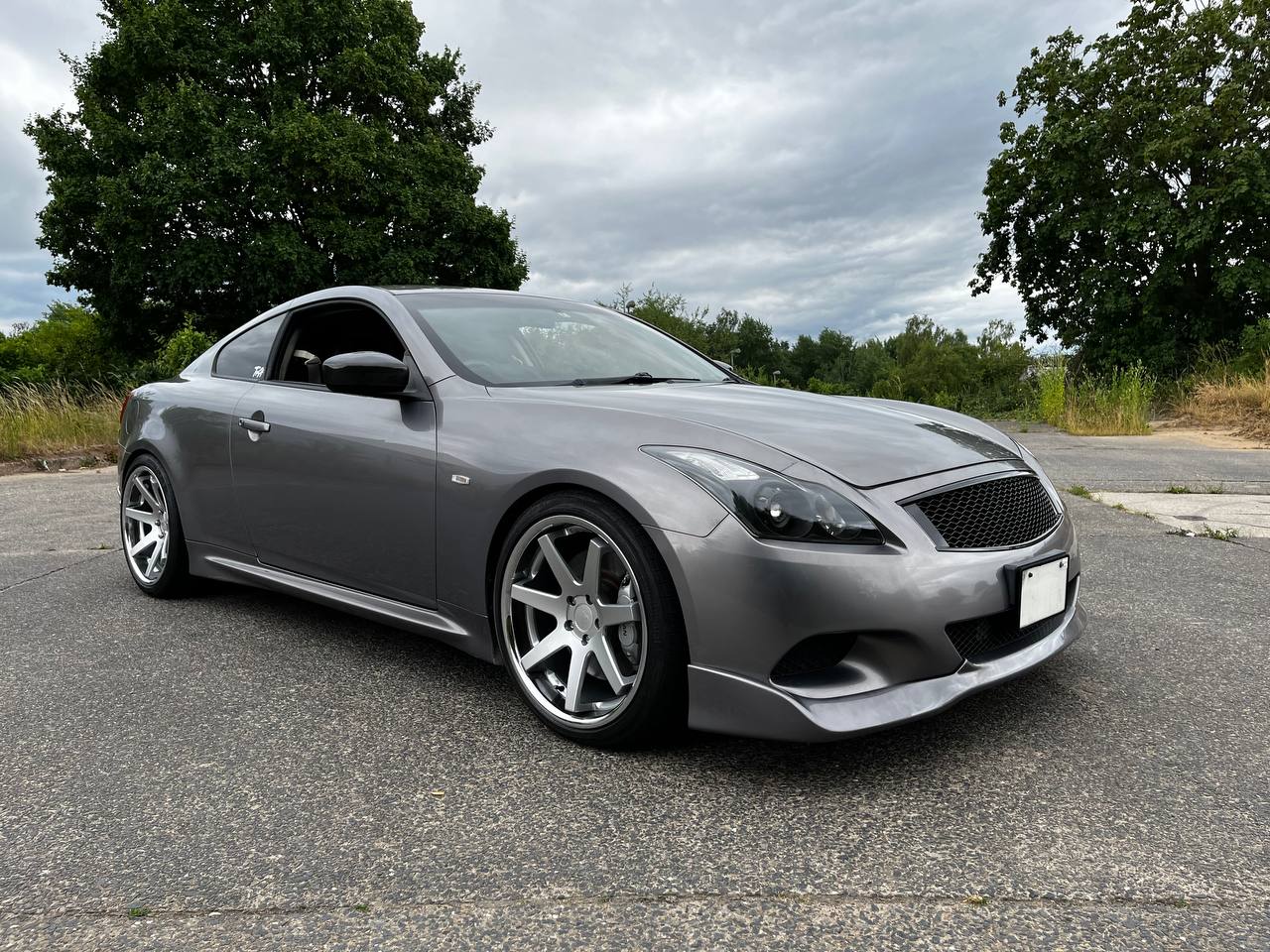 Nissan Skyline v37